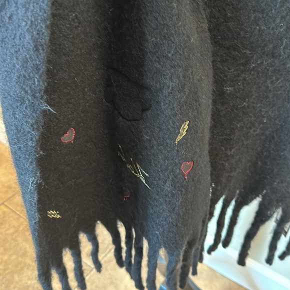 NWT Karl Lagerfeld Paris Large scarf - Picture 4 of 6